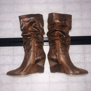 Jessica Simpson HALVETA WEDGE Slouchy BOOT Snake Print Brown.